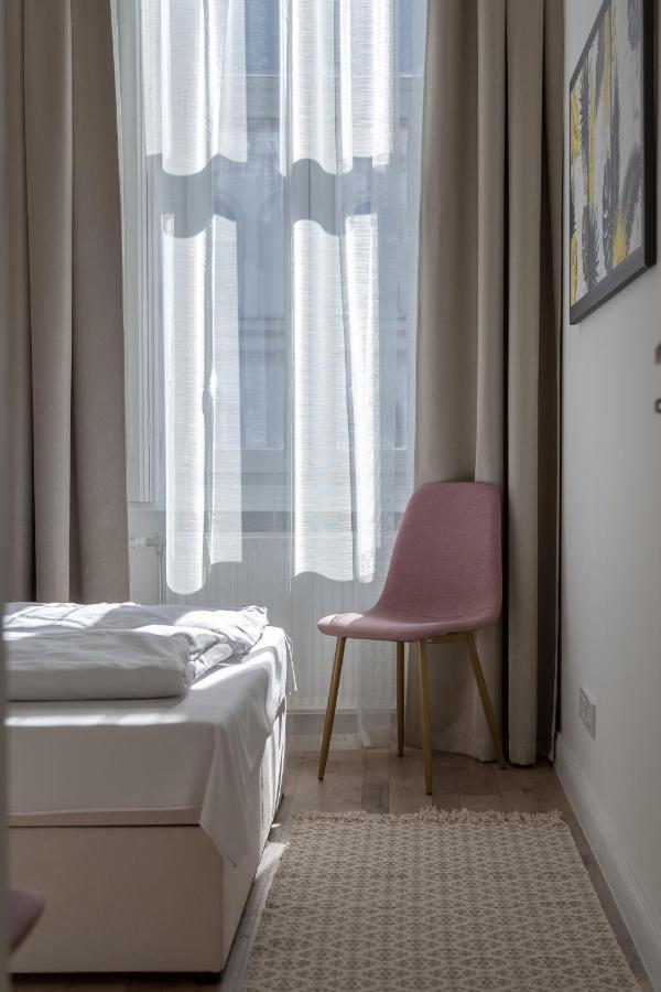 Apartment Downtown Elegance By Liberty Bridge - 90m2 *