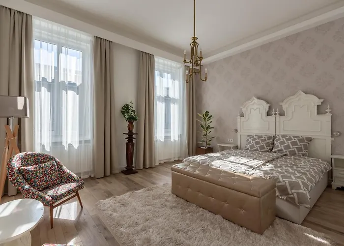 Downtown Elegance By Liberty Bridge - 90M2