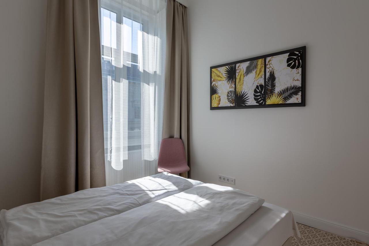 Apartment Downtown Elegance By Liberty Bridge - 90m2 *