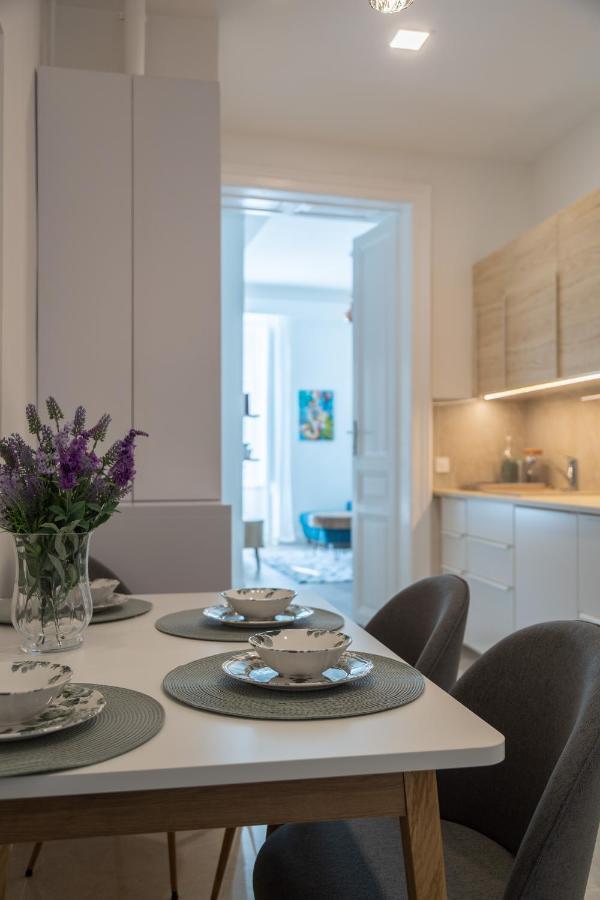 Apartment Downtown Elegance By Liberty Bridge - 90m2 Budapest