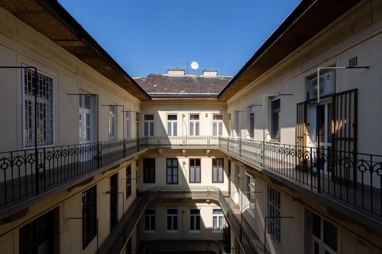 Downtown Elegance By Liberty Bridge - 90m2 Apartment *