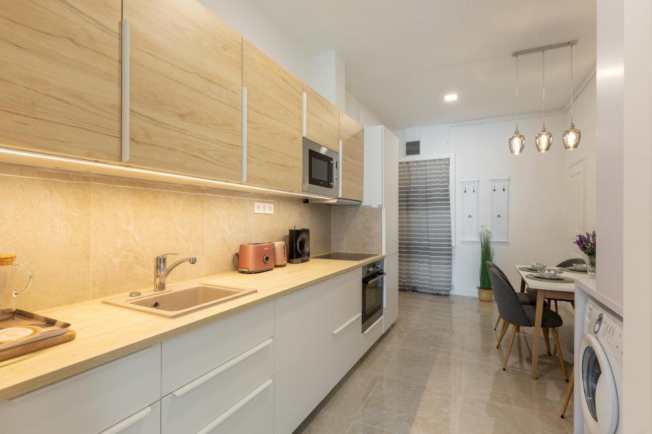 Downtown Elegance By Liberty Bridge - 90m2 Apartment Budapest