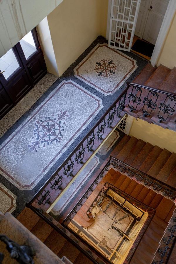 Downtown Elegance By Great Market Hall - 2 Bedrooms, 1 Living Room, 2 Bathrooms, Free Airconditioner, Free Italien Coffee * Budapeszt